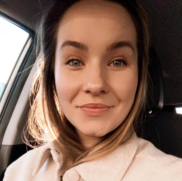 Meet your Posher, Danielle - Picture 1 of 1